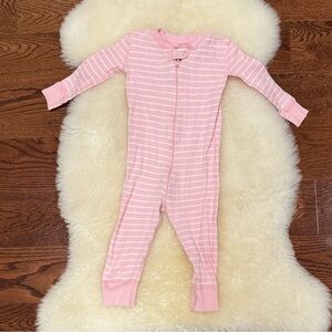 Hanna Andersson light pink stripe one-piece pajamas. 80 (18-24)